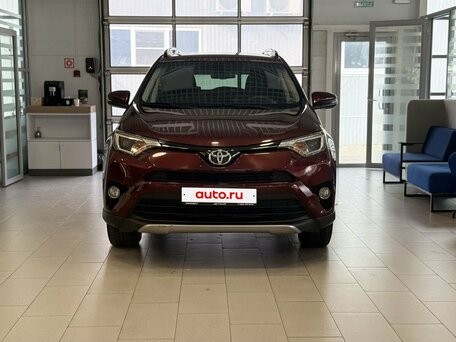 2017 Toyota RAV4 IV (XA40) Рестайлинг, красный, 2150000 рублей, вид 2