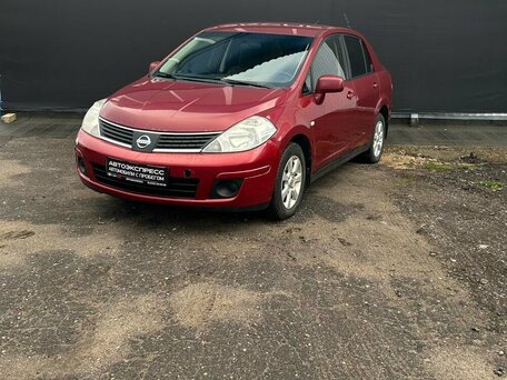 Nissan Tiida I