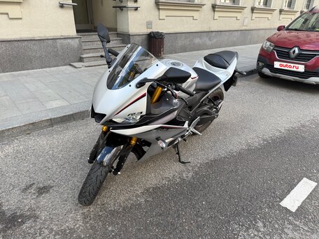 2020 Yamaha YZF-R3, серебристый, 495000 рублей, вид 5