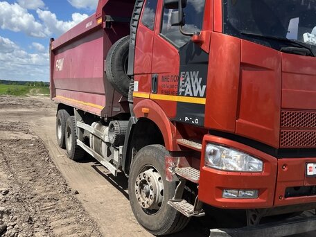 2022 FAW J6 CA3252, красный, 3500000 рублей, вид 5