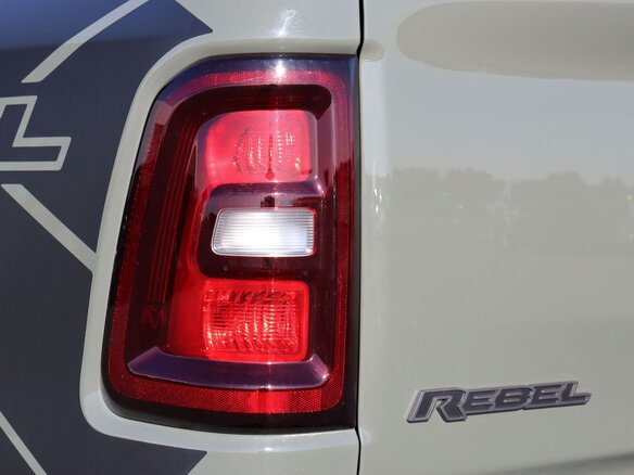 2026 Ram 1500 Crew Cab V Рестайлинг, зелёный - вид 14