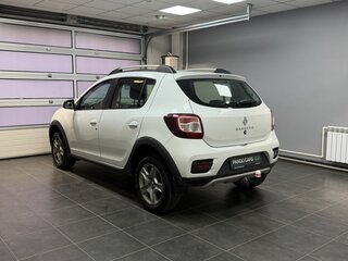 2020 Renault Sandero Stepway II Рестайлинг, белый, 1188000 рублей, вид 4