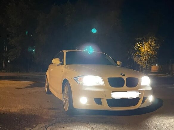 2010 BMW 1 серии 116i I (E81/E82/E87/E88) Рестайлинг, белый, 650000 рублей - вид 3