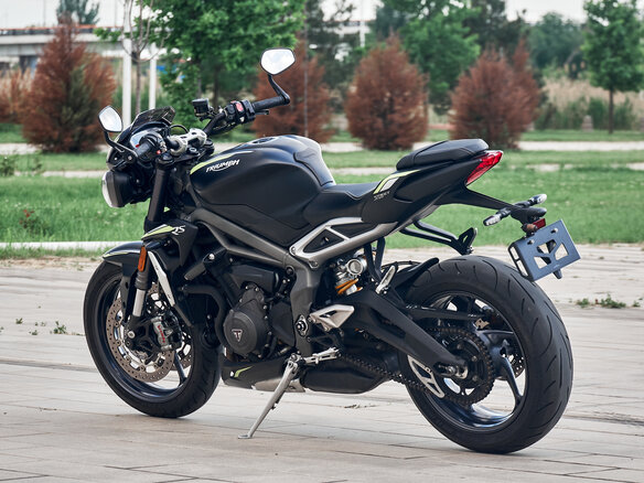 2021 Triumph Street Triple, чёрный, 940000 рублей - вид 5