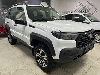 2026 Lada (ВАЗ) Niva Travel I Рестайлинг, белый, 1735900 рублей, вид 3