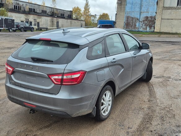 2018 Lada (ВАЗ) Vesta SW I, серый, 900000 рублей - вид 3