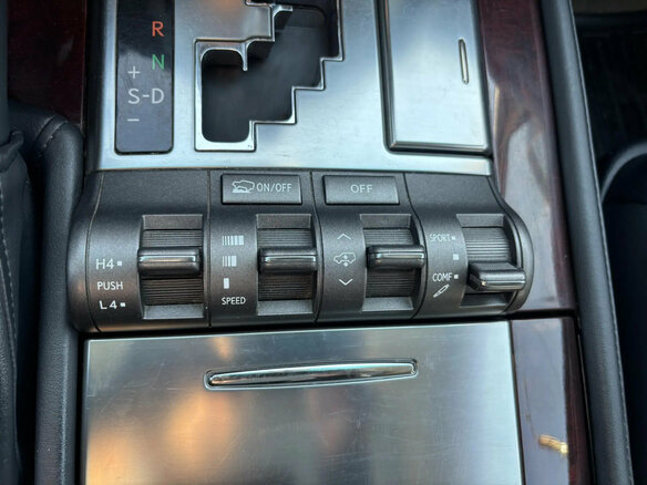 2011 Lexus LX 570 III, серебристый, 2970000 рублей - вид 24