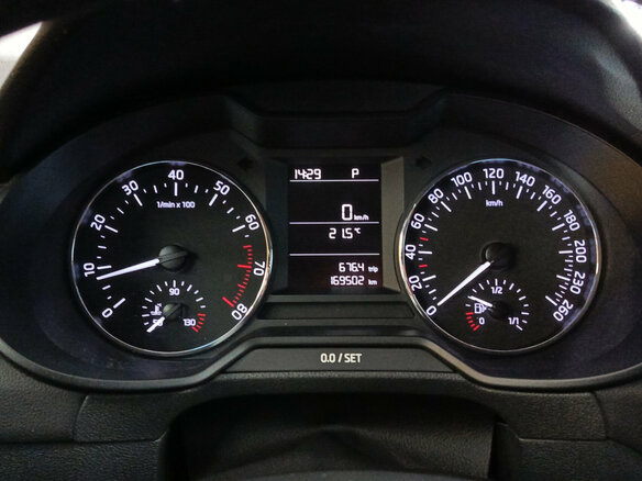 2014 Skoda Octavia III (A7), коричневый, 915000 рублей - вид 12