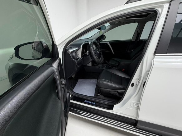 2016 Toyota RAV4 IV (XA40) Рестайлинг, белый - вид 12