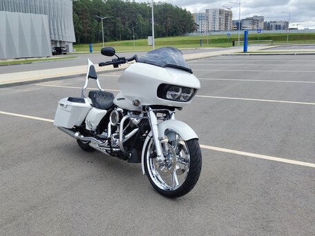 2017 Harley-Davidson Road Glide, белый, 1783001 рублей, вид 1
