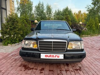 1994 Mercedes-Benz E-Класс 250 I (W124), чёрный, 899999 рублей, вид 2