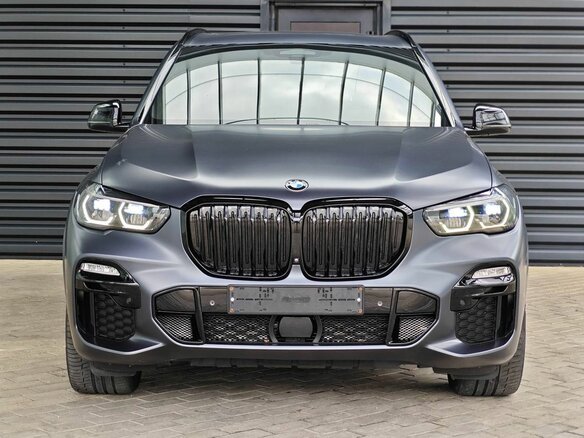 2021 BMW X5 M50i IV (G05/G18), серый, 8290000 рублей - вид 5