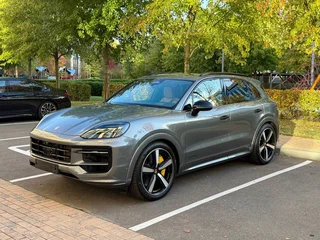 2026 Porsche Cayenne GTS III Рестайлинг, серый, 29000000 рублей, вид 1