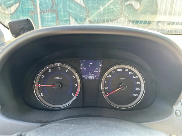 2011 Hyundai Solaris I, бежевый, 590000 рублей - вид 3