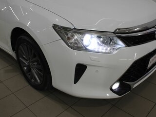 2016 Toyota Camry VII (XV50) Рестайлинг, белый, 1970000 рублей, вид 5