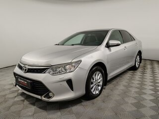2017 Toyota Camry VII (XV50) Рестайлинг, серебристый, 1879000 рублей, вид 1