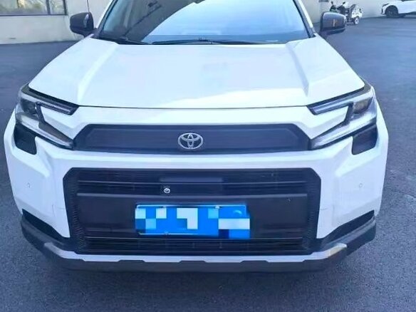 2025 Toyota RAV4 V (XA50), белый, 4200000 рублей - вид 1