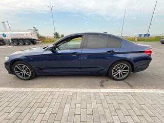 2019 BMW 5 серии 520d xDrive VII (G30/G31/G38), синий, 3750000 рублей, вид 5