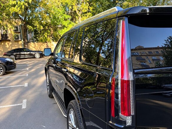 2019 Cadillac Escalade IV, чёрный, 5800000 рублей - вид 3