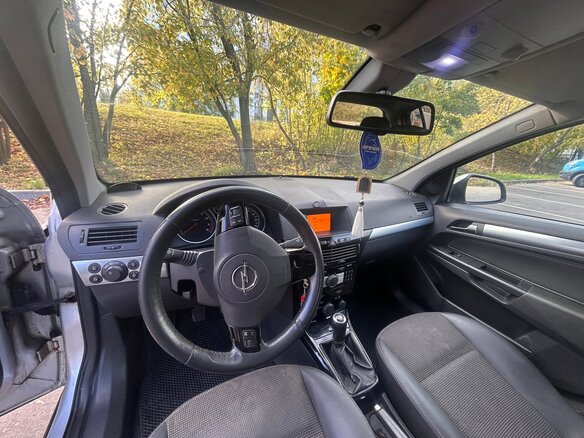 2011 Opel Astra H Рестайлинг, серебристый, 400000 рублей - вид 6