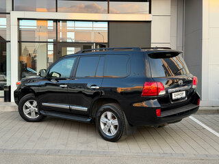 2015 Toyota Land Cruiser 200 Series Рестайлинг 1, чёрный, 3747000 рублей, вид 4