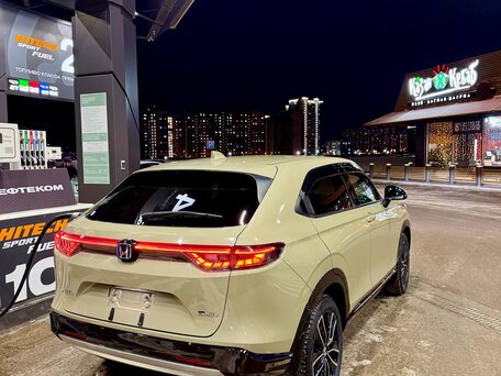 2021 Honda Vezel II, бежевый, 2900000 рублей, вид 2