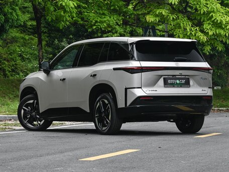 2026 Toyota bZ3X 58.3 kWh, серебристый, 3372000 рублей, вид 4