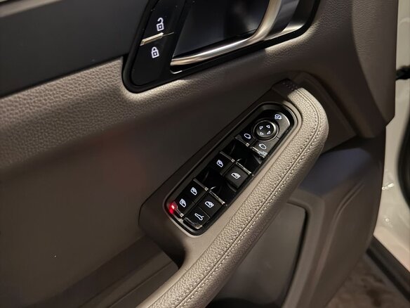 2019 Porsche Macan I Рестайлинг, белый, 4200000 рублей - вид 13