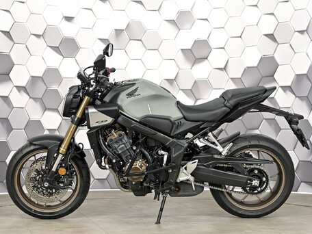2025 Honda CB 650R, серый, 1277000 рублей, вид 4