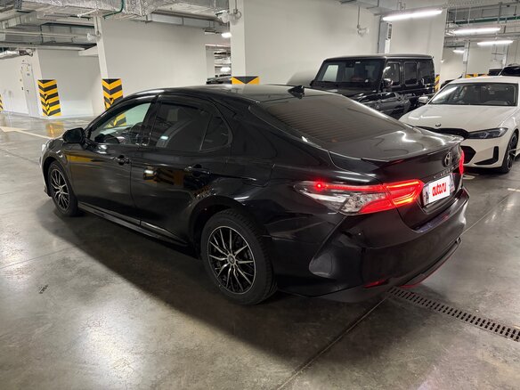 2020 Toyota Camry VIII (XV70), чёрный, 2500000 рублей - вид 5