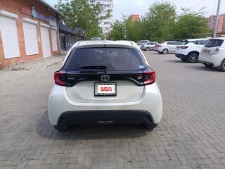 2020 Toyota Yaris IV, белый, 1460000 рублей, вид 5