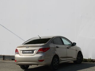 2011 Hyundai Solaris I, бежевый, 600000 рублей, вид 4