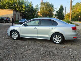 2013 Volkswagen Jetta VI, серебристый, 840000 рублей, вид 2