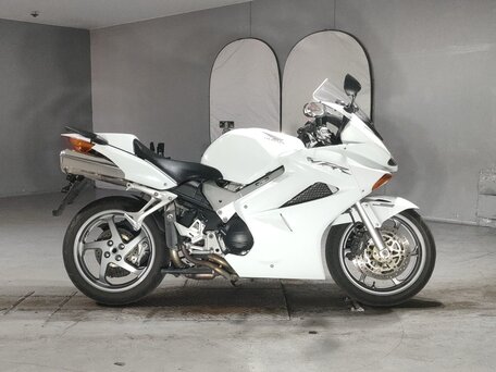 2004 Honda VFR 800, белый, 406000 рублей, вид 1