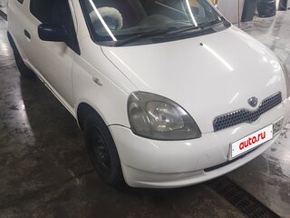 2000 Toyota Vitz I (P10), белый, 290000 рублей, вид 1
