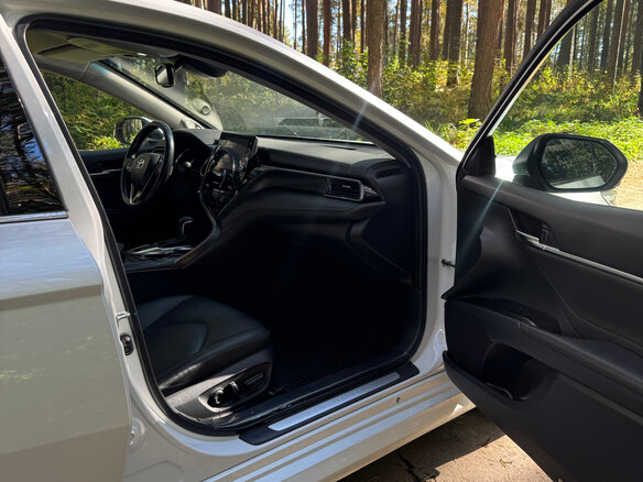 2021 Toyota Camry VIII (XV70) Рестайлинг, белый - вид 16