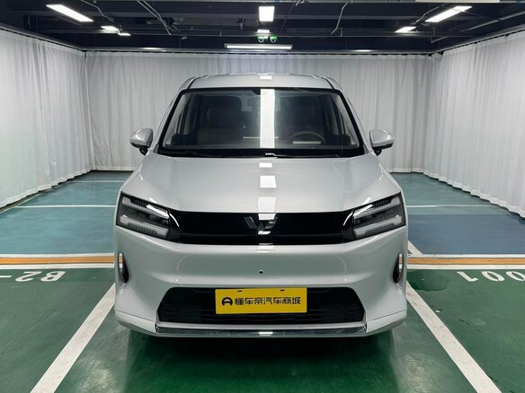 2026 Wuling Starlight 730, серебристый - вид 1