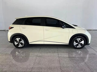 2024 BYD Dolphin 44.9 kWh I, белый, 1200000 рублей, вид 2
