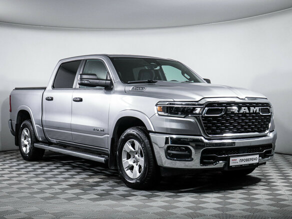 2024 Ram 1500 Quad Cab V Рестайлинг, серый, 7000000 рублей - вид 2