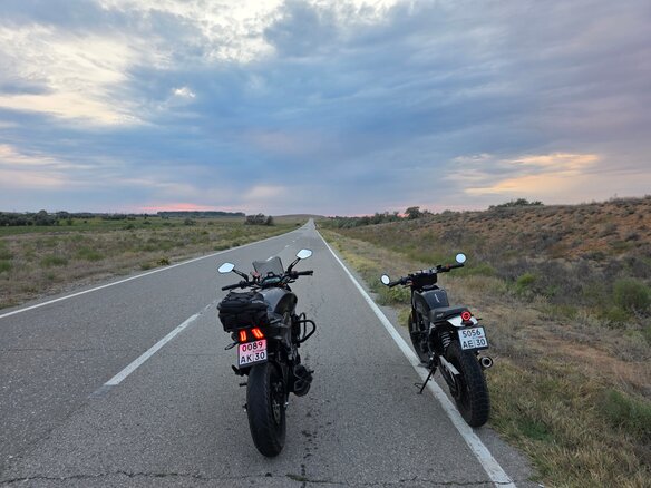 2025 Bajaj Dominar 400, чёрный - вид 3