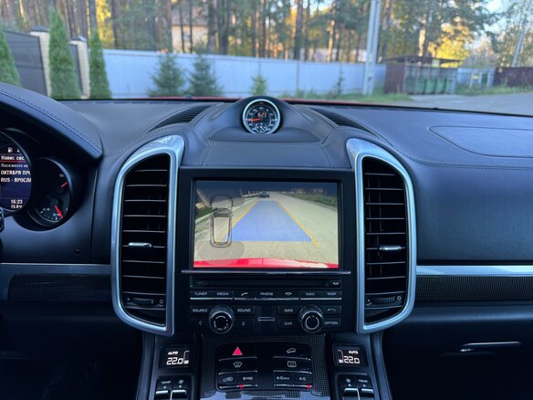 2016 Porsche Cayenne Diesel II Рестайлинг (958), красный, 4350000 рублей - вид 35