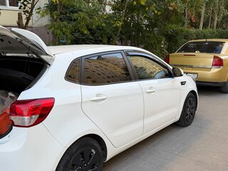2015 Kia Rio III Рестайлинг, белый, 1100000 рублей, вид 5