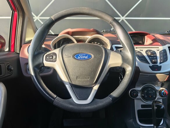 2010 Ford Fiesta Mk6, красный, 599000 рублей - вид 12
