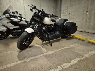 2017 Harley-Davidson Fat Bob, белый, 1600000 рублей, вид 1