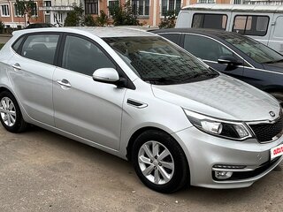 2015 Kia Rio III Рестайлинг, серебристый, 1200000 рублей, вид 2