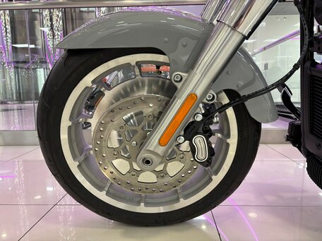 2024 Harley-Davidson Fat Boy, серый, 2550000 рублей, вид 4