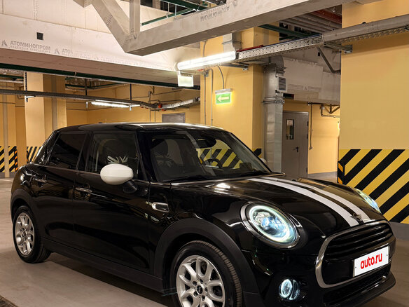 2020 Mini Hatch Cooper III (F55/F56) Рестайлинг, чёрный - вид 2
