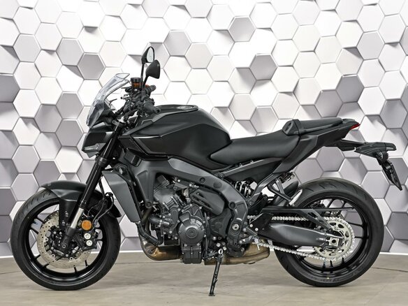 2024 Yamaha MT-09 (FZ-09), чёрный, 1179000 рублей - вид 3