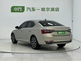 2022 Skoda Superb III Рестайлинг, бежевый, 1965000 рублей, вид 5