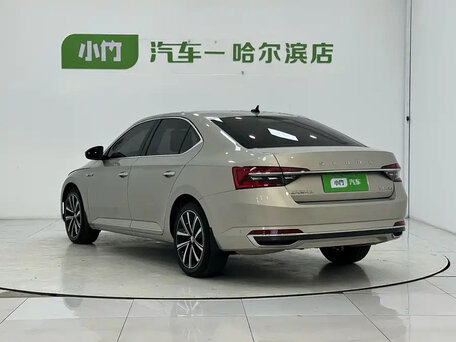 2022 Skoda Superb III Рестайлинг, бежевый, 1965000 рублей, вид 5